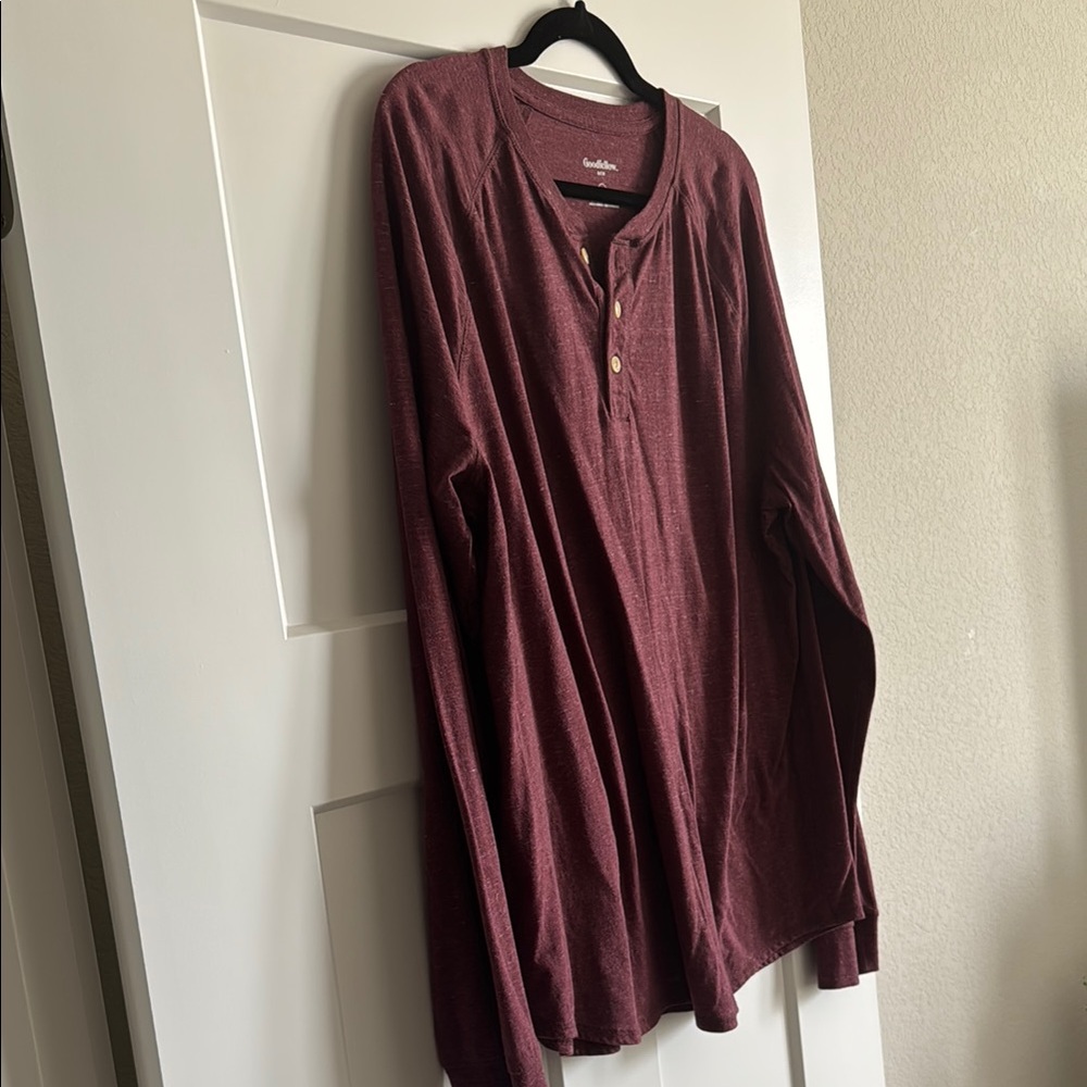 😍Goodfellow & Co Men's Burgundy Henley Shirt